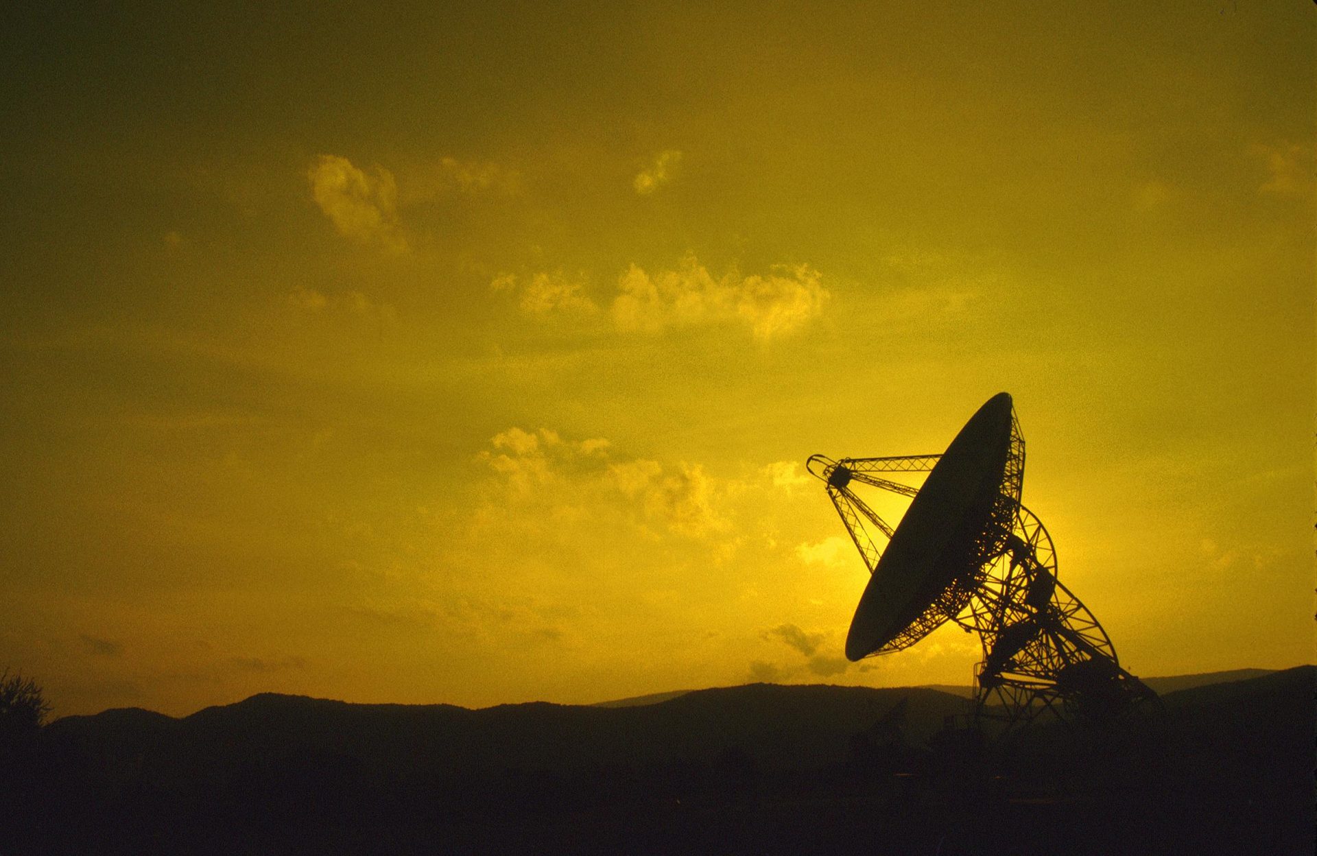 Радиолокационные телескопы. Радиоастрономия. Радиосигнал с луны. Радиосигнал с луны. Радиосигнал с луны.