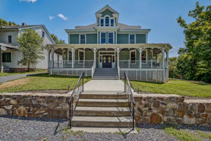 Grand Castalian Inn Bed and Breakfast