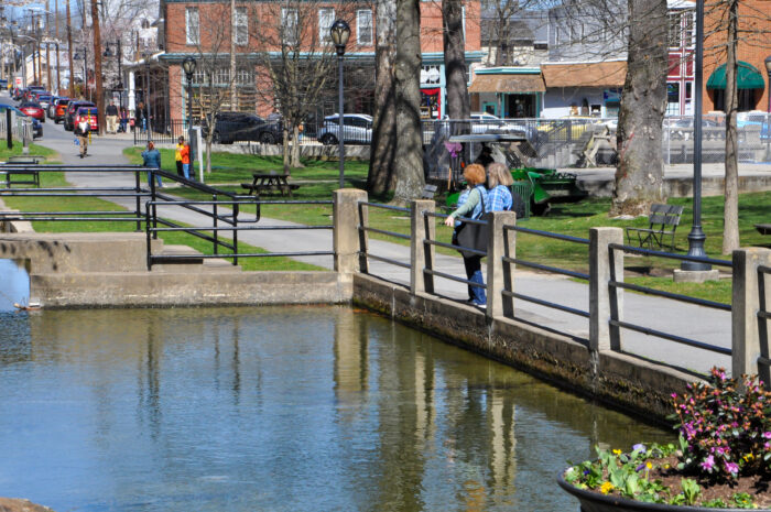 Berkeley Springs, water, people